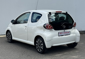 Подержанный автомобиль Toyota Aygo 2010 года (7 фото)