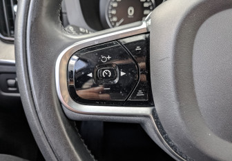 Подержанный автомобиль Volvo XC60 2019 года (25 фото)