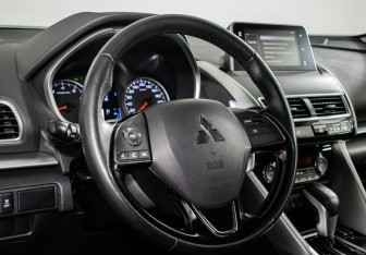 Подержанный автомобиль Mitsubishi Eclipse Cross 2019 года (13 фото)