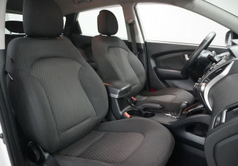 Подержанный автомобиль Hyundai ix35 2011 года (12 фото)