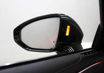 Подержанный автомобиль Audi A8 2018 года (23 фото)