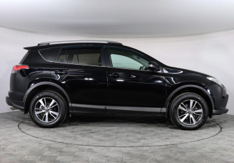 Подержанный автомобиль Toyota RAV4 2017 года (4 фото)