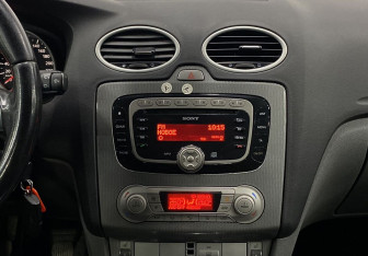 Подержанный автомобиль Ford Focus Wagon 2010 года (12 фото)