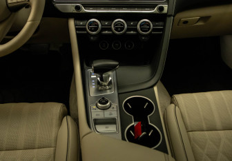 Подержанный автомобиль Genesis G70 2021 года (9 фото)