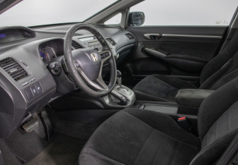 Подержанный автомобиль Honda Civic Sedan 2010 года (10 фото)