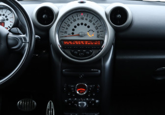 Подержанный автомобиль MINI Countryman 2011 года (14 фото)