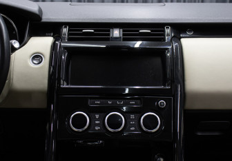 Подержанный автомобиль Land Rover Discovery 2018 года (17 фото)