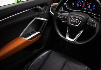Подержанный автомобиль Audi Q3 2019 года (16 фото)