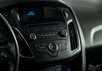 Подержанный автомобиль Ford Focus Wagon 2017 года (12 фото)