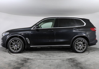 Подержанный автомобиль BMW X5 2019 года (5 фото)