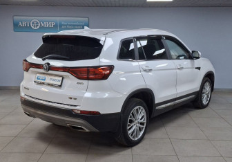 Подержанный автомобиль Changan CS75 2022 года (5 фото)