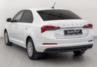 Подержанный автомобиль Skoda Rapid Liftback 2021 года (7 фото)