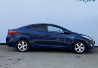 Подержанный автомобиль Hyundai Elantra Sedan 2012 года (4 фото)