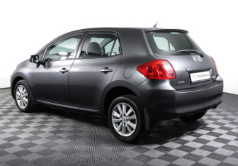 Подержанный автомобиль Toyota Auris Hatchback 2007 года (7 фото)