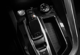 Подержанный автомобиль Peugeot 3008 2017 года (17 фото)