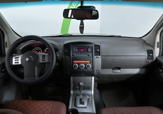 Подержанный автомобиль Nissan Pathfinder 2014 года (8 фото)