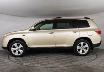 Подержанный автомобиль Toyota Highlander 2011 года (8 фото)