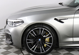 Подержанный автомобиль BMW M5 Sedan 2019 года (8 фото)