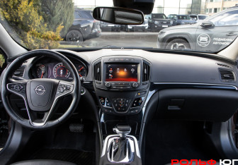 Подержанный автомобиль Opel Insignia Liftback 2014 года (8 фото)