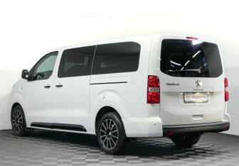 Подержанный автомобиль Peugeot Traveller 2022 года (7 фото)