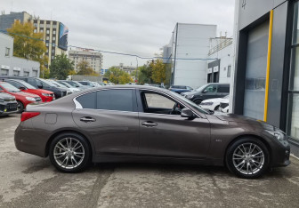 Подержанный автомобиль Infiniti Q50 2015 года (4 фото)
