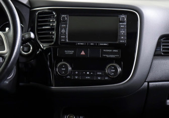 Подержанный автомобиль Mitsubishi Outlander 2014 года (13 фото)