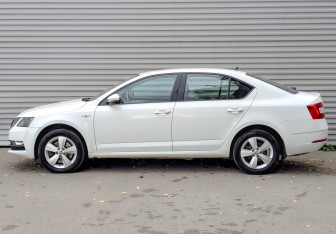 Подержанный автомобиль Skoda Octavia Liftback 2019 года (8 фото)