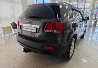 Подержанный автомобиль Kia Sorento 2011 года (5 фото)