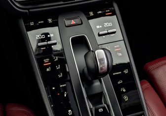 Подержанный автомобиль Porsche Macan 2022 года (21 фото)