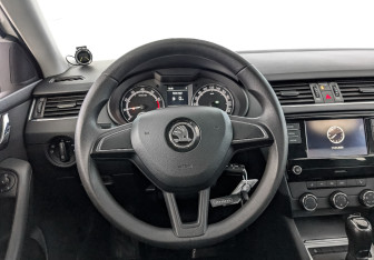 Подержанный автомобиль Skoda Octavia Liftback 2018 года (22 фото)