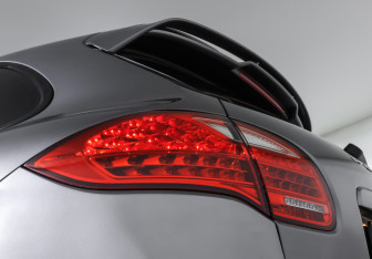 Подержанный автомобиль Porsche Cayenne 2012 года (23 фото)