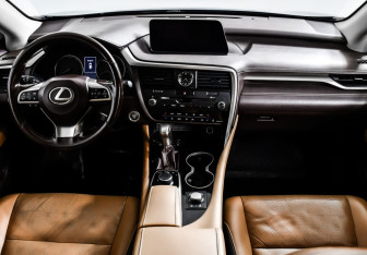 Подержанный автомобиль Lexus RX 2017 года (11 фото)