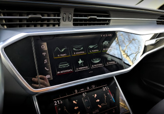 Подержанный автомобиль Audi A7 2022 года (15 фото)