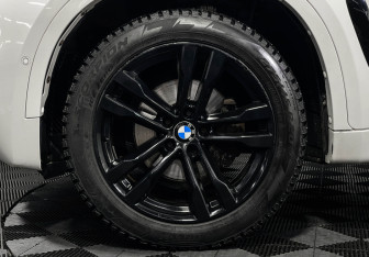 Подержанный автомобиль BMW X6 2018 года (8 фото)