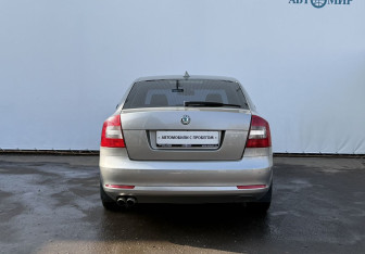 Подержанный автомобиль Skoda Octavia Liftback 2012 года (6 фото)