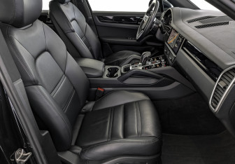 Подержанный автомобиль Porsche Cayenne 2019 года (24 фото)