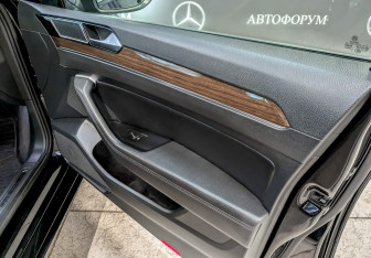 Подержанный автомобиль Volkswagen Passat Sedan 2018 года (23 фото)