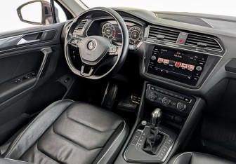 Подержанный автомобиль Volkswagen Tiguan 2018 года (30 фото)