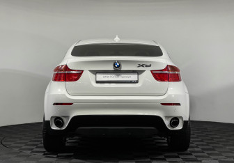 Подержанный автомобиль BMW X6 2011 года (4 фото)