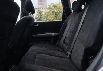 Подержанный автомобиль Nissan X-Trail 2011 года (8 фото)