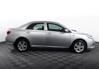 Подержанный автомобиль Toyota Corolla Sedan 2008 года (4 фото)