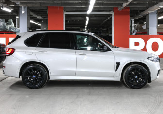 Подержанный автомобиль BMW X5 2017 года (4 фото)