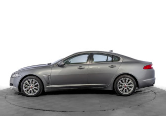 Подержанный автомобиль Jaguar XF Sedan 2014 года (8 фото)