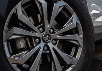 Подержанный автомобиль Toyota RAV4 2024 года (22 фото)