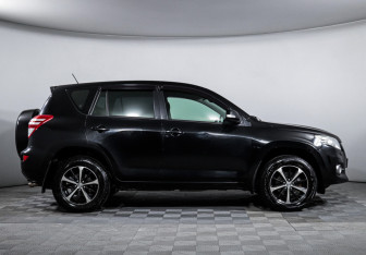 Подержанный автомобиль Toyota RAV4 2010 года (4 фото)