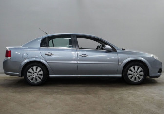 Подержанный автомобиль Opel Vectra Sedan 2007 года (4 фото)