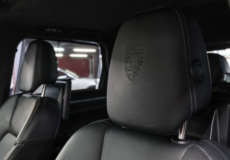 Подержанный автомобиль Porsche Cayenne 2015 года (25 фото)