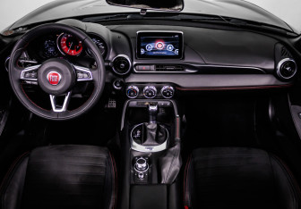 Подержанный автомобиль Fiat 124 Spider 2017 года (13 фото)