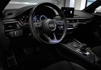 Подержанный автомобиль Audi A4 Sedan 2017 года (7 фото)