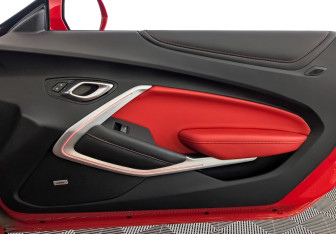 Подержанный автомобиль Chevrolet Camaro Coupe 2019 года (24 фото)